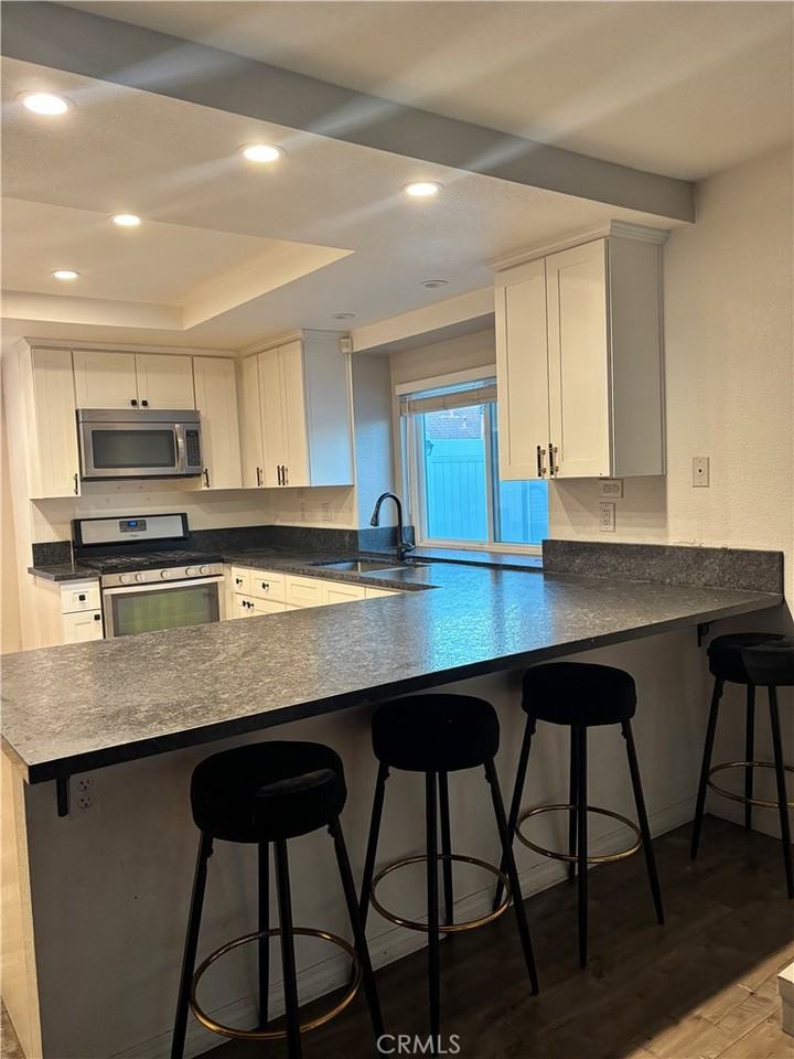 922 Clover St #922 - Photo 5 of 6