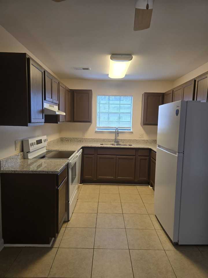 143 Angela Dr #B - Photo 6 of 13