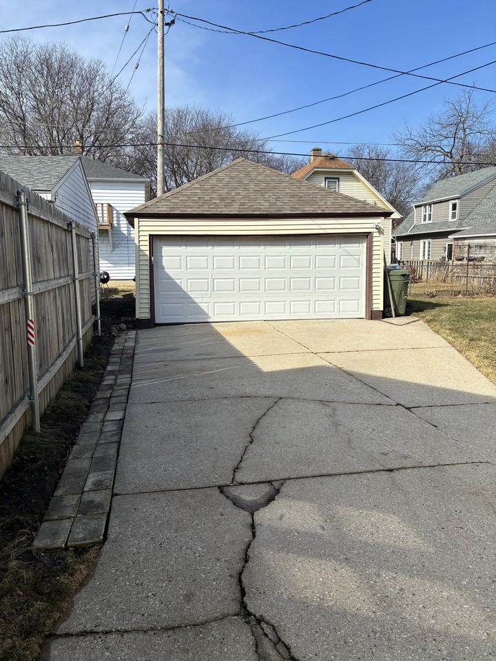 3125 N 48th St - Photo 2 of 5