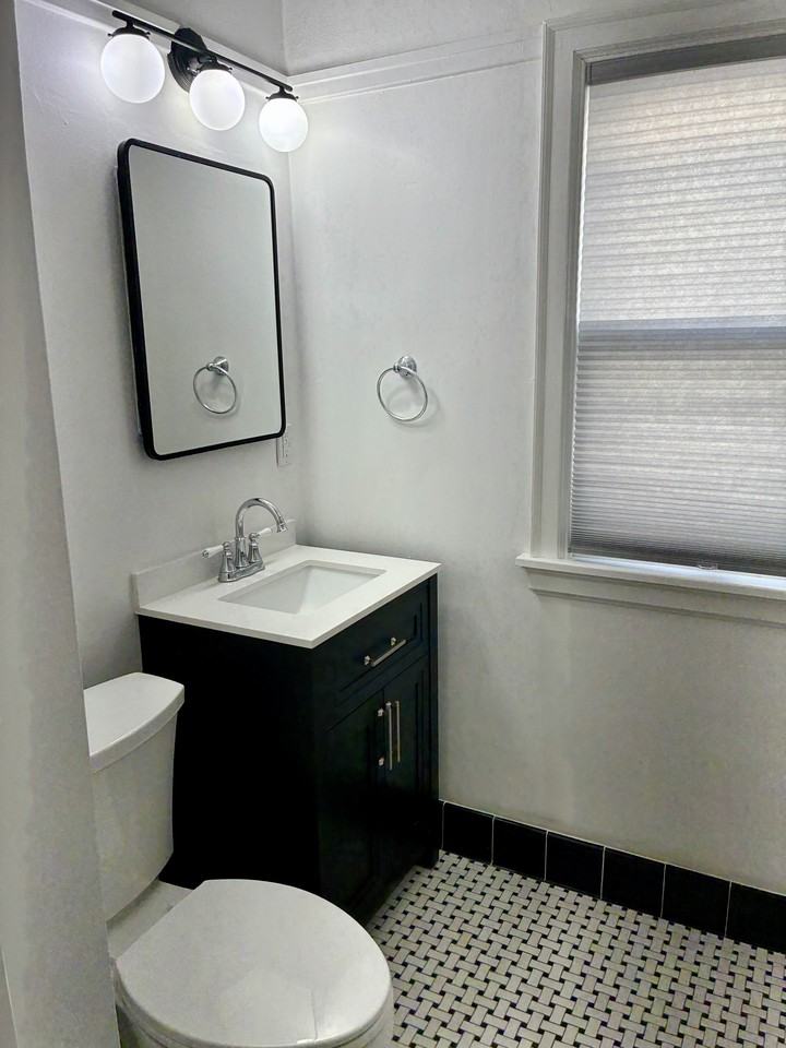 3127 N 48th St - Photo 3 of 5