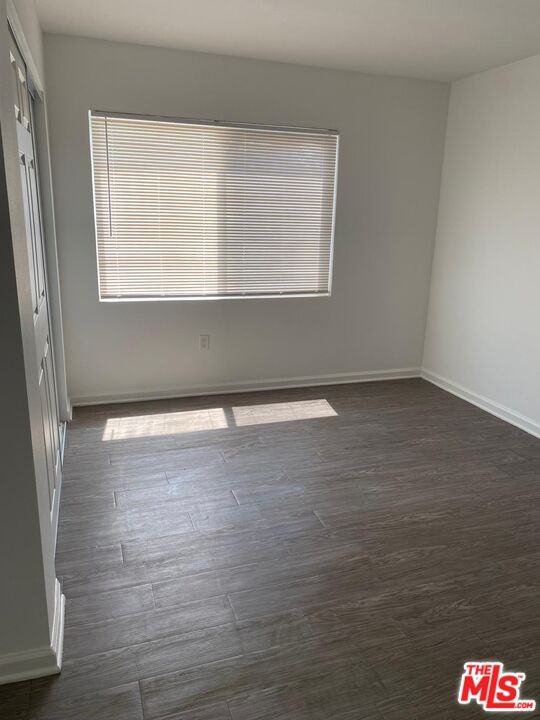 2029 E 10th St #2029 - Photo 2 of 8