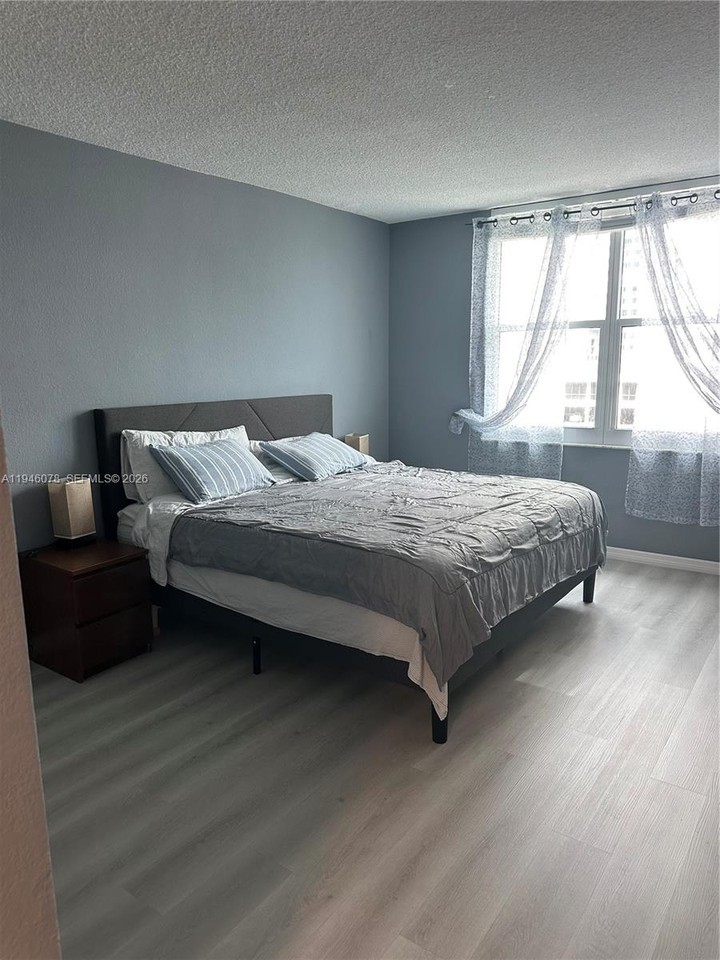 Center St #2501-507 - Photo 7 of 16