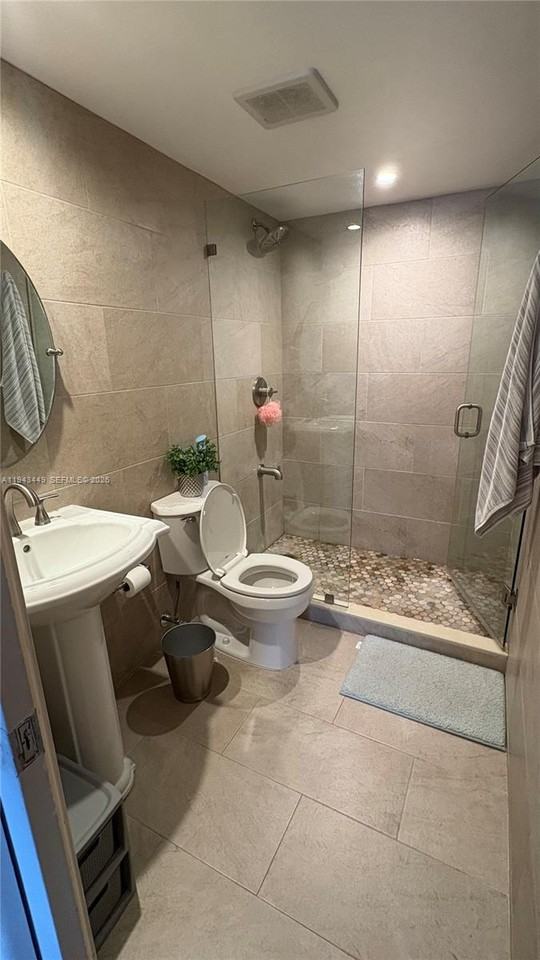 808 Ne 27th Ave #808-808 - Photo 3 of 28