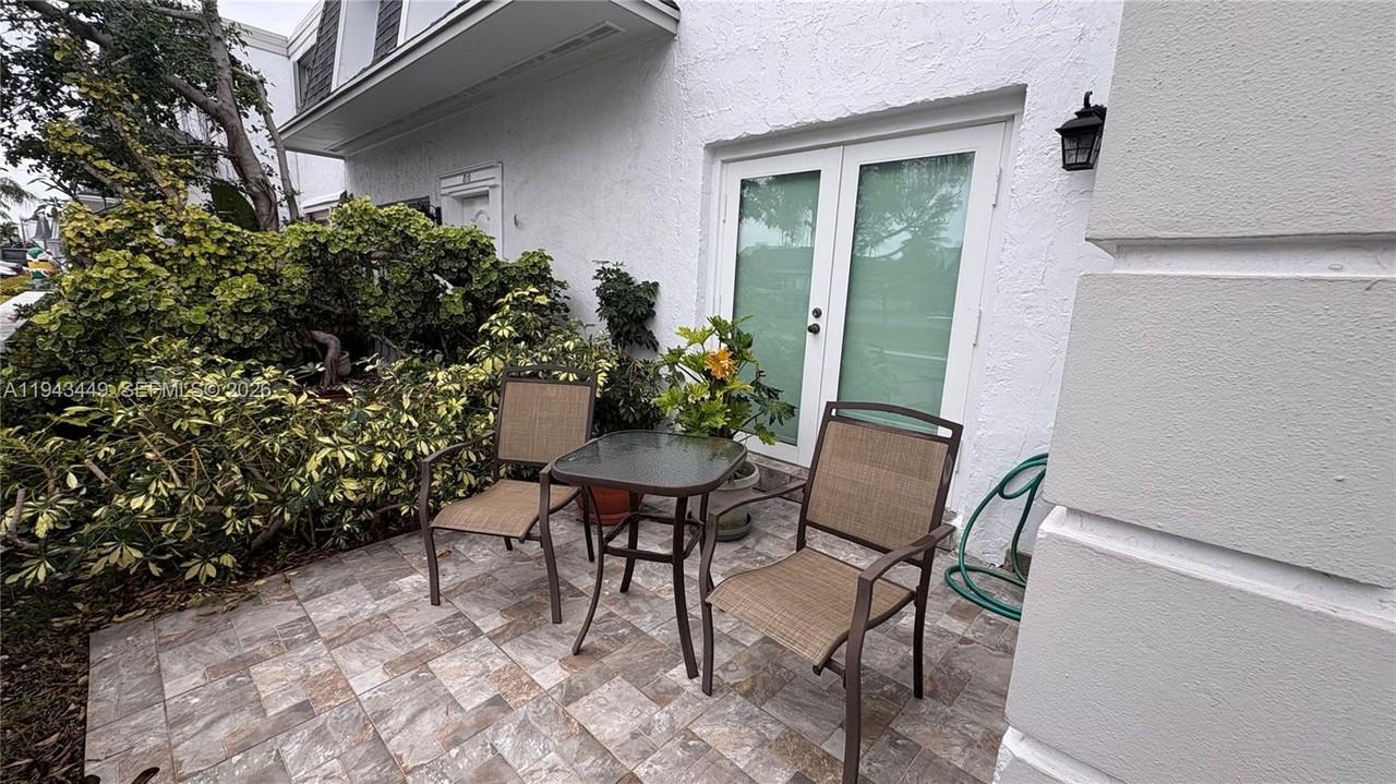 808 Ne 27th Ave #808-808 - Photo 5 of 28