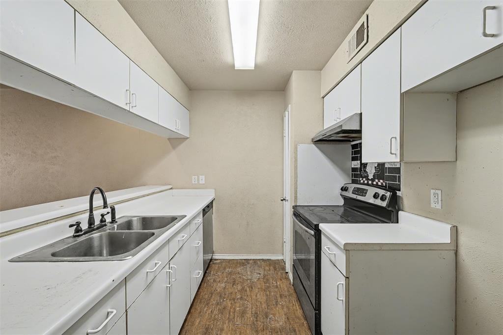 2302 18th St #2302 - Photo 6 of 31