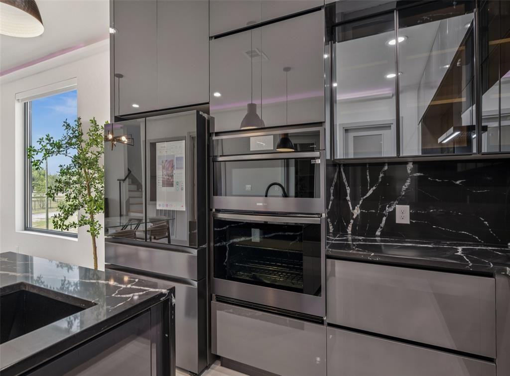 1874 Beaumont St #1874 - Photo 6 of 38