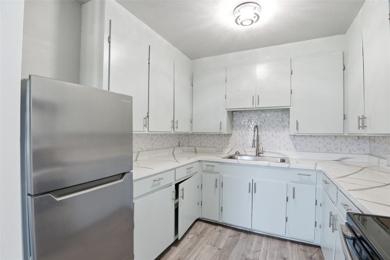 6318 Laramie St #6318-2 - Photo 4 of 11