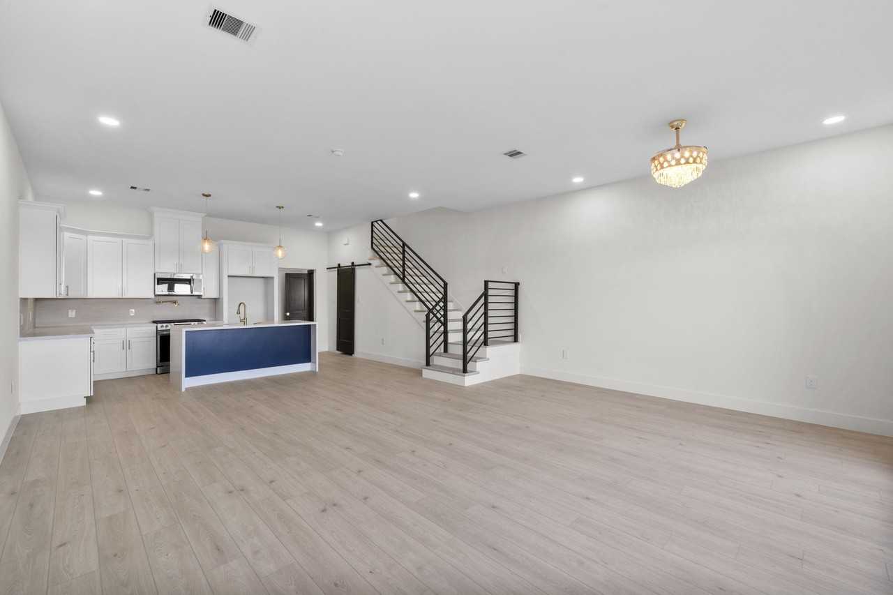 3615 Dreyfus St #3615 - Photo 3 of 19