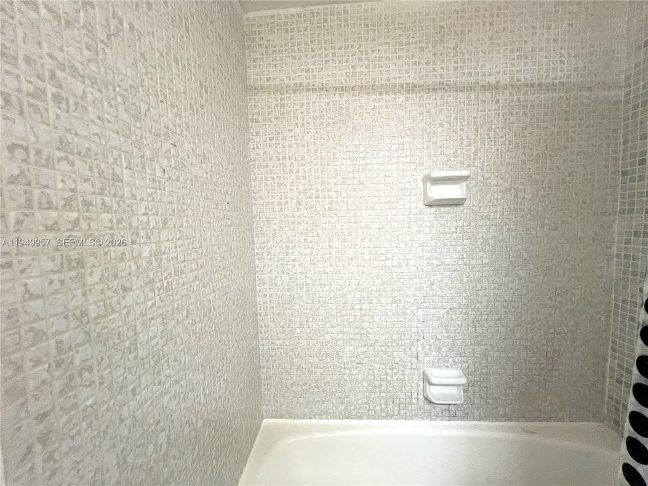 5445 Collins Ave #5445-1425 - Photo 2 of 31