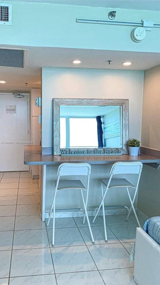 5445 Collins Ave #5445-1425 - Photo 6 of 31