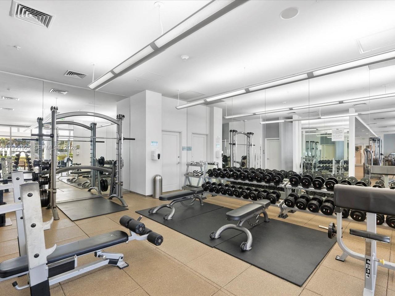 10275 Collins Ave #10275-529 - Photo 3 of 36