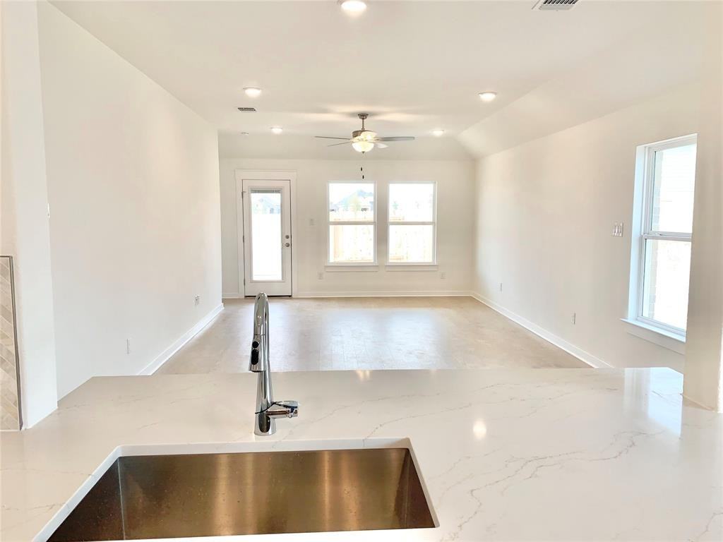 126 Shackleton Dr #126 - Photo 5 of 11