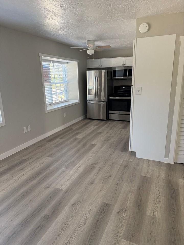 505 Waco St #505-3 - Photo 2 of 11