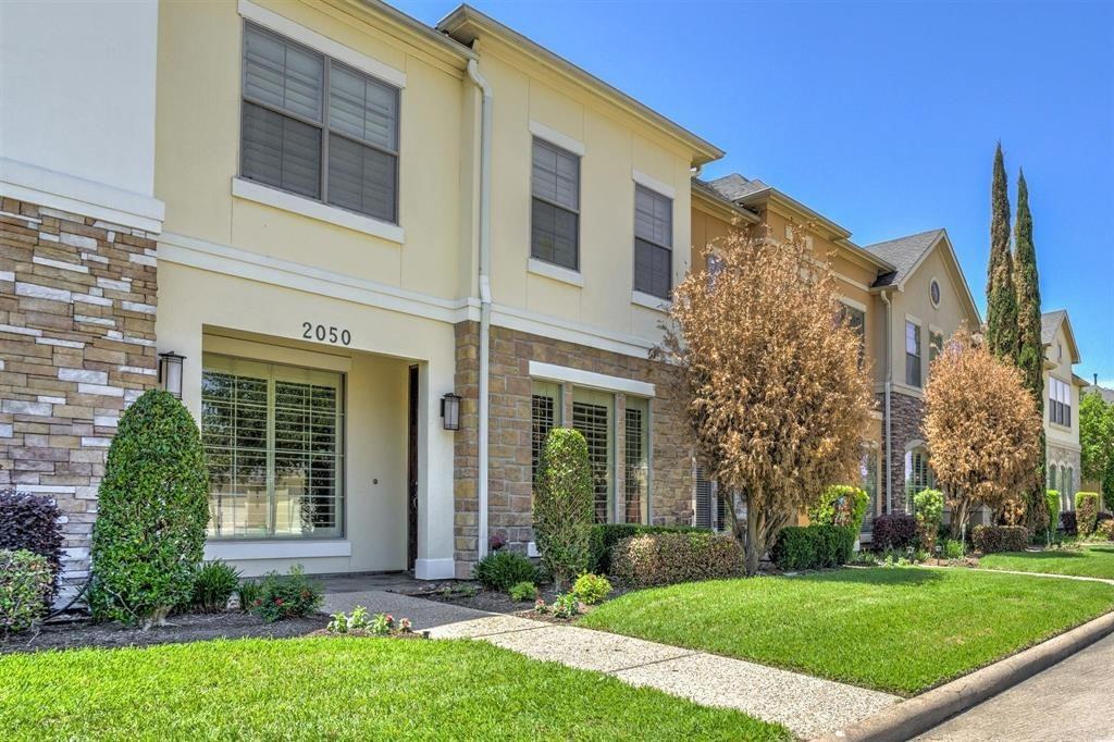 2050 Palm Forest Ln #2050