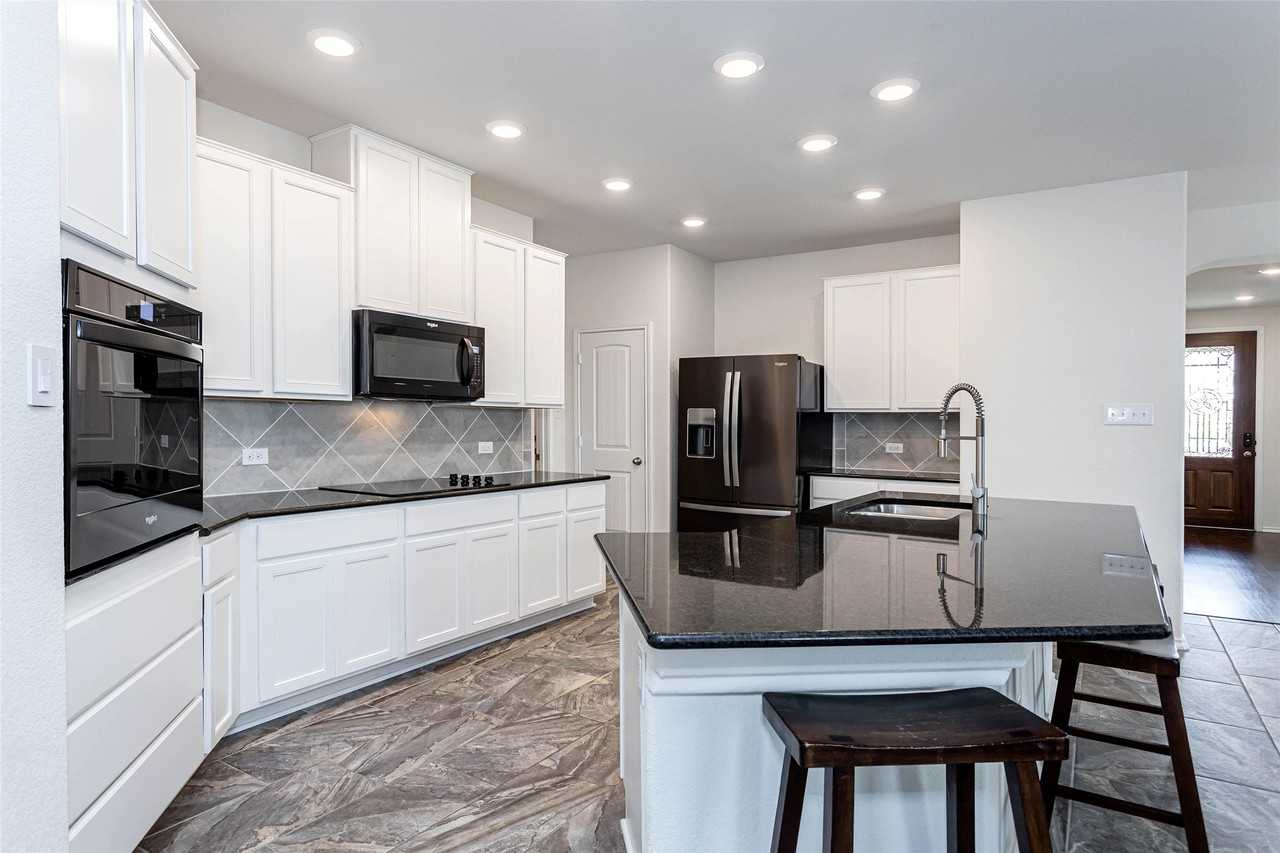 201 Tordesillas Dr #201 - Photo 4 of 33