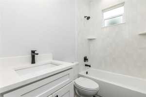 featured image of 113 W Elm St #113