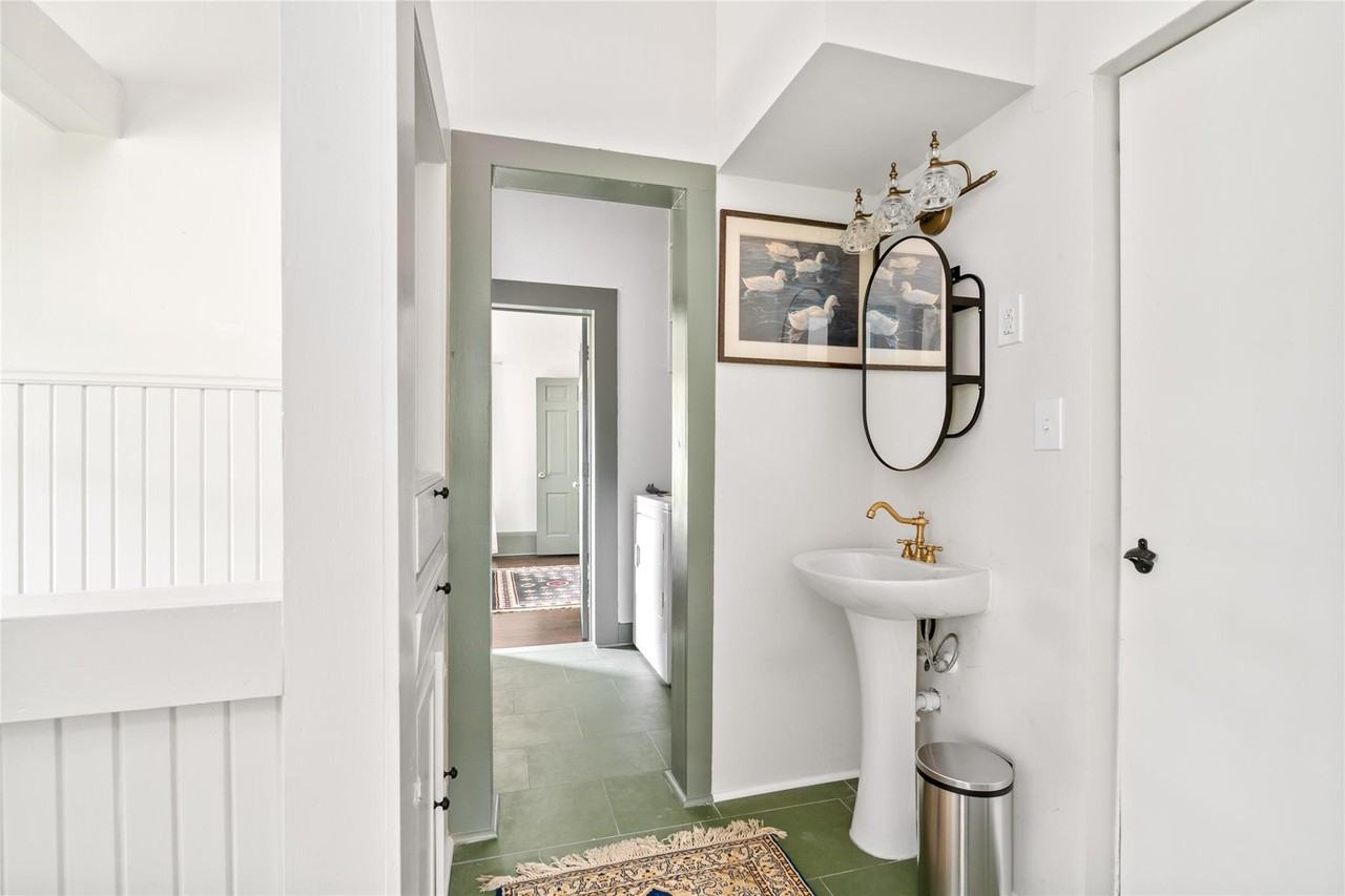 806 E Main St #806 - Photo 2 of 38