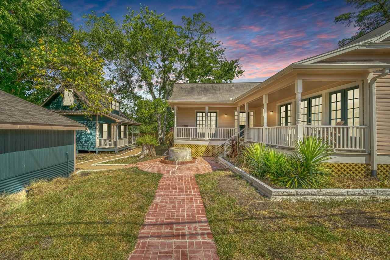 806 E Main St #806 - Photo 4 of 38