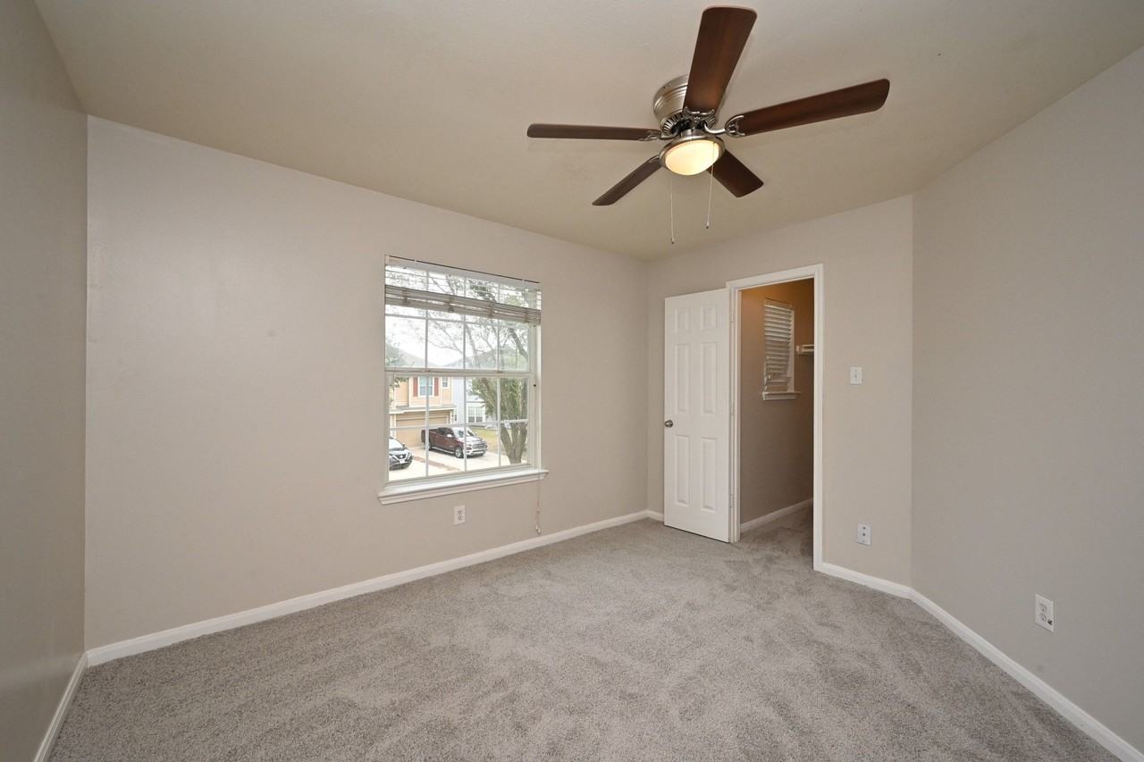 6127 Yorkglen Manor Ln #6127 - Photo 5 of 45