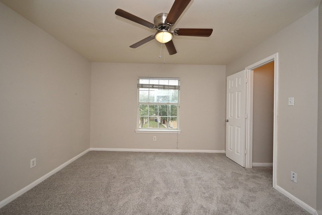 6127 Yorkglen Manor Ln #6127 - Photo 6 of 45