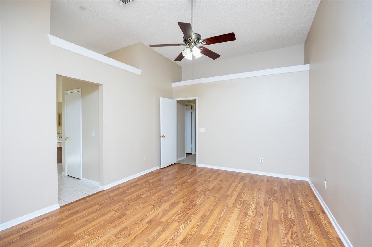 811 Sierra Lake Dr #811 - Photo 3 of 32