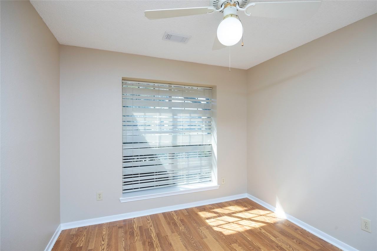 811 Sierra Lake Dr #811 - Photo 4 of 32