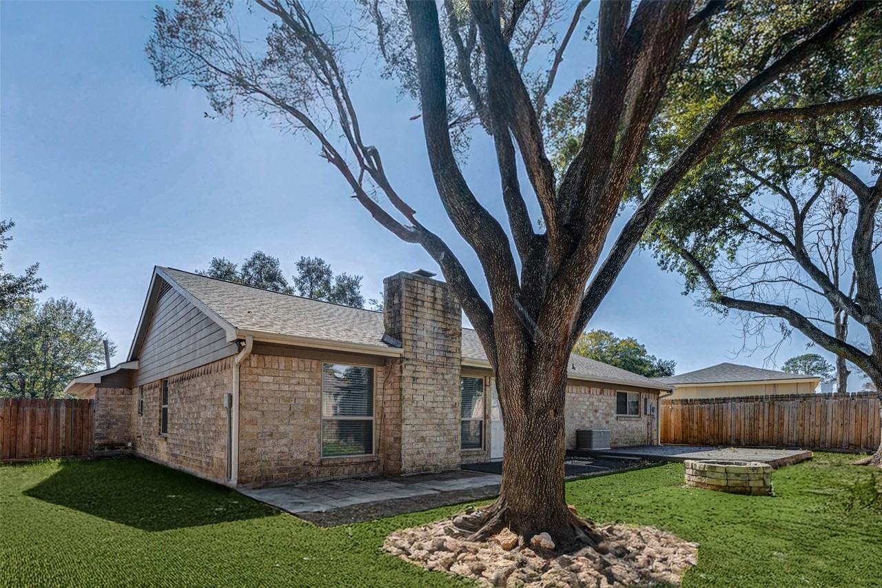 21602 Park Downe Ln #21602 - Photo 3 of 33