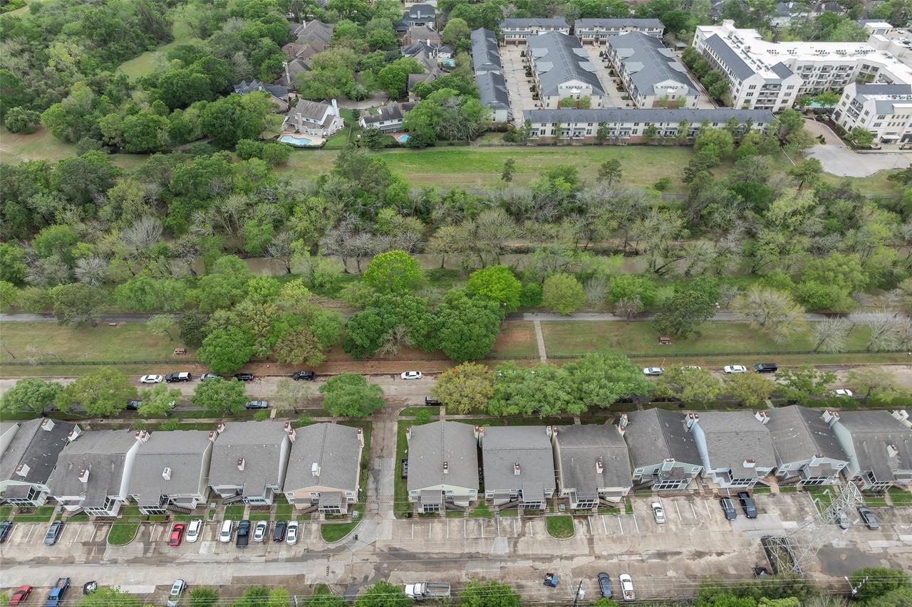 766 Memorial Mews St #766B - Photo 3 of 23