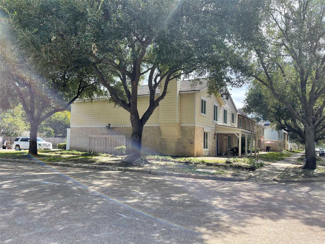 766 Memorial Mews St #766B - Photo 6 of 23