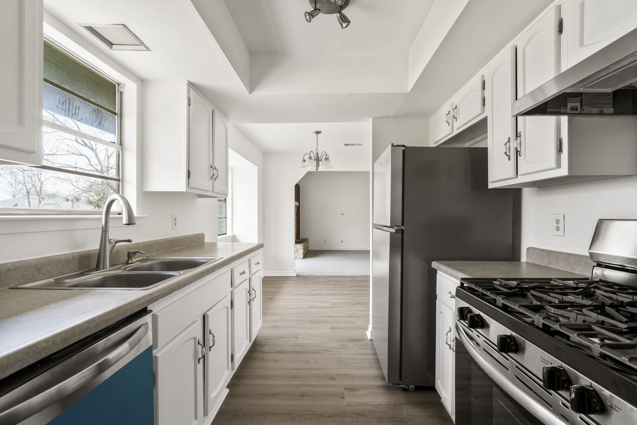 9816 Teasdale Ter #9816 - Photo 3 of 24