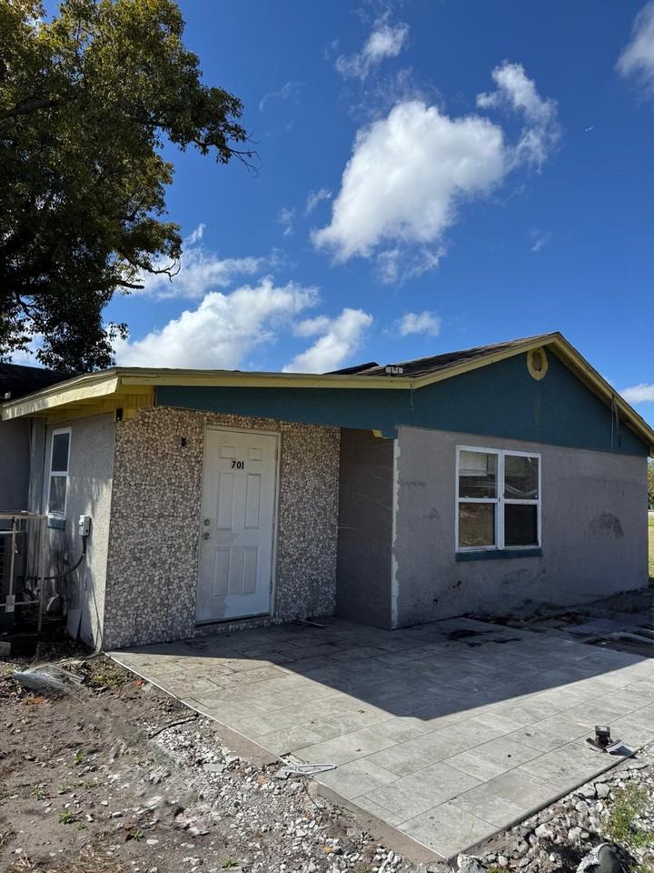 701 23rd Street - Photo 4 of 25