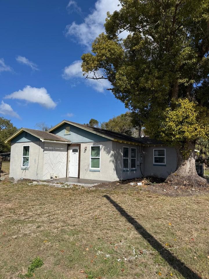 701 23rd Street - Photo 5 of 25