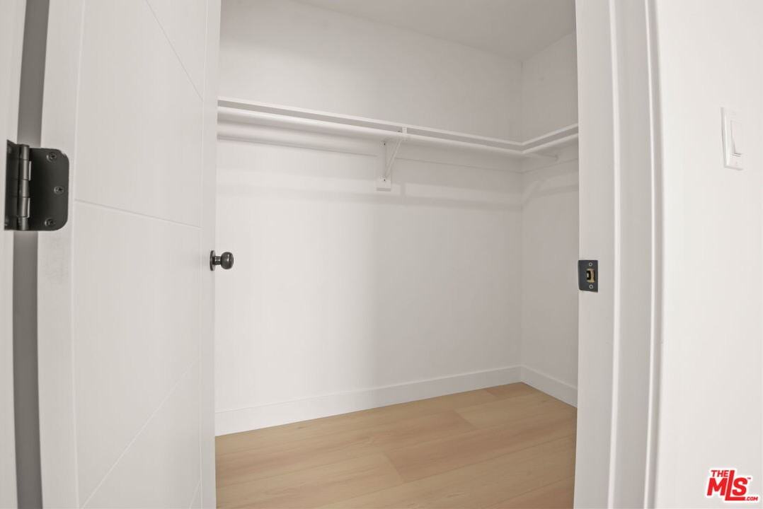 1709 S Burnside Ave #17091-2 - Photo 3 of 39