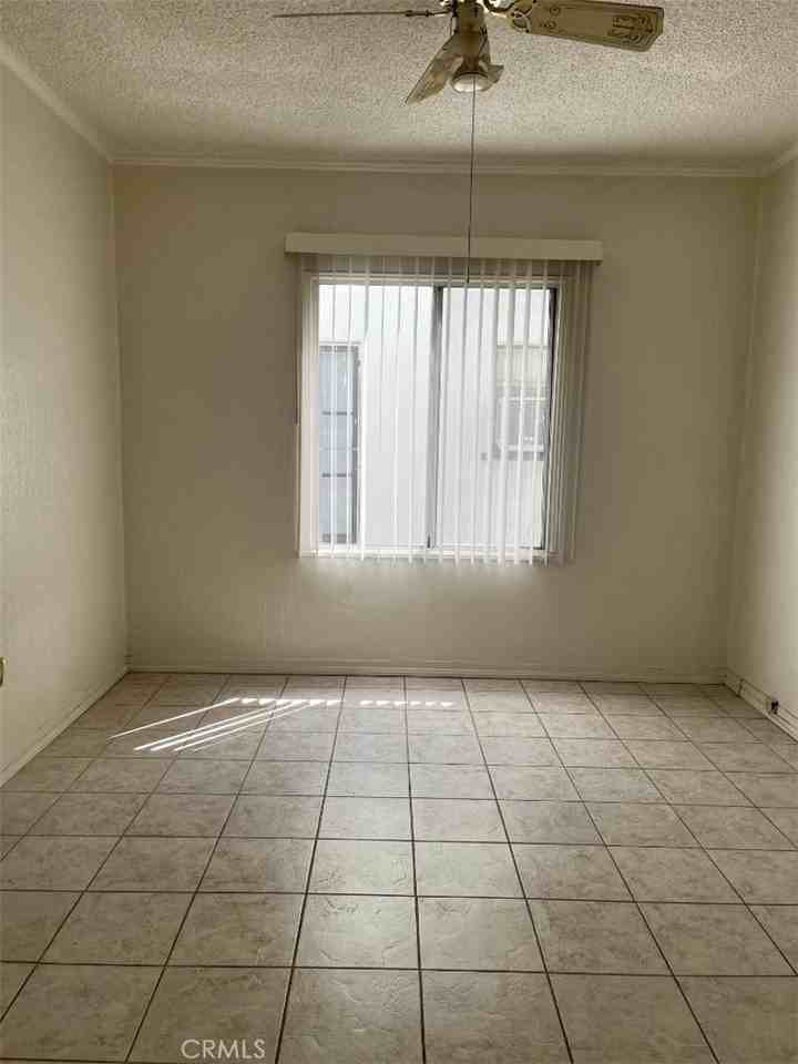 600 E Maple St #600 - Photo 5 of 6