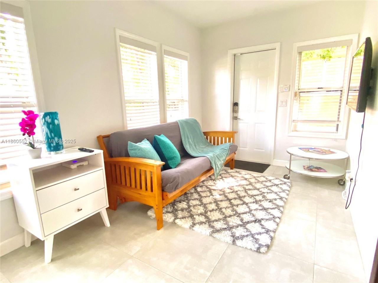 118 Ne 46th St #118C - Photo 5 of 10