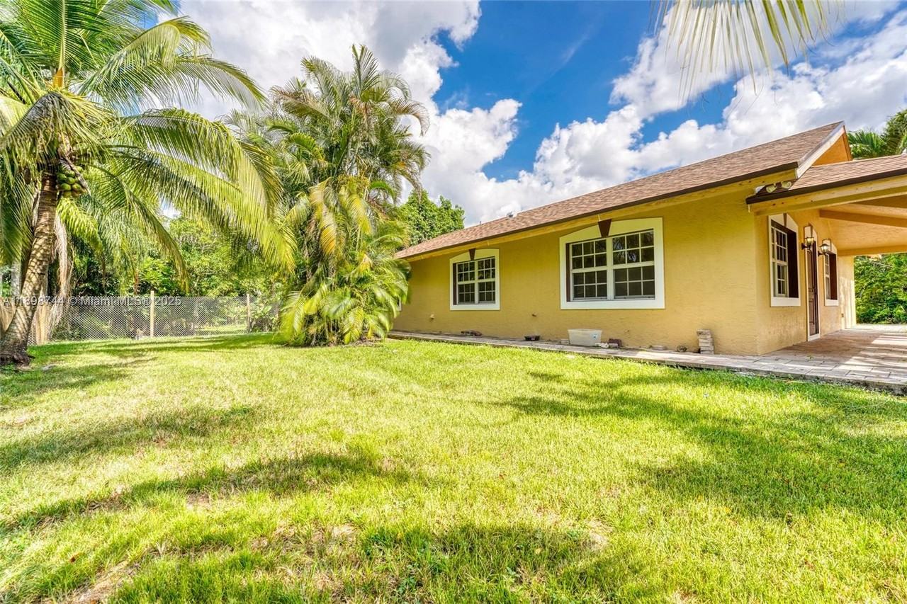 5130 Sw 208th Ln #5130 - Photo 2 of 50