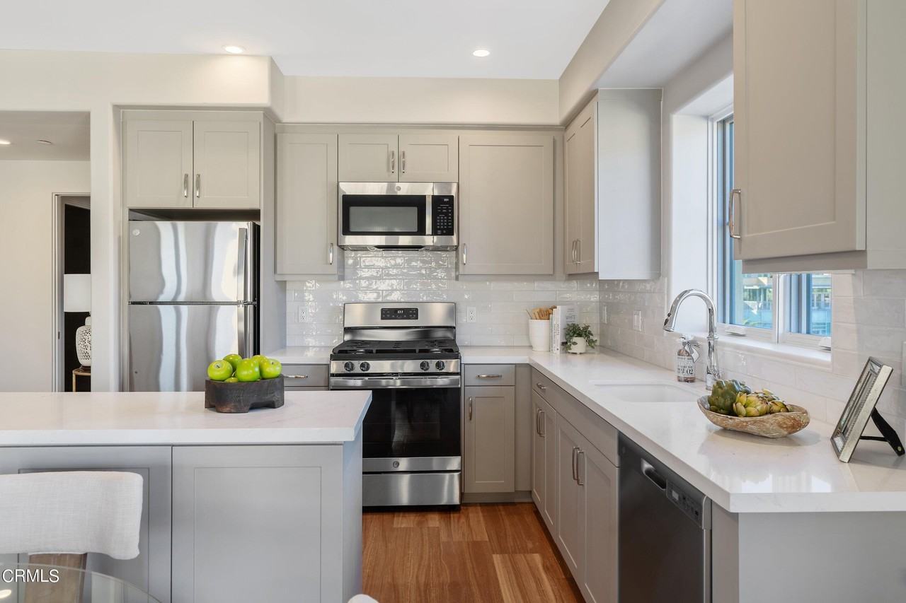 88 N Oakland Ave #88-504 - Photo 2 of 46