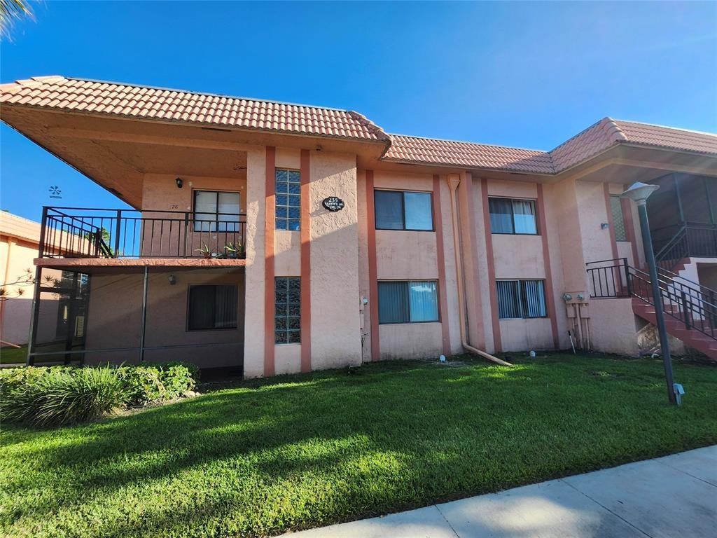 235 Lakeview Dr #235-201 - Photo 2 of 7