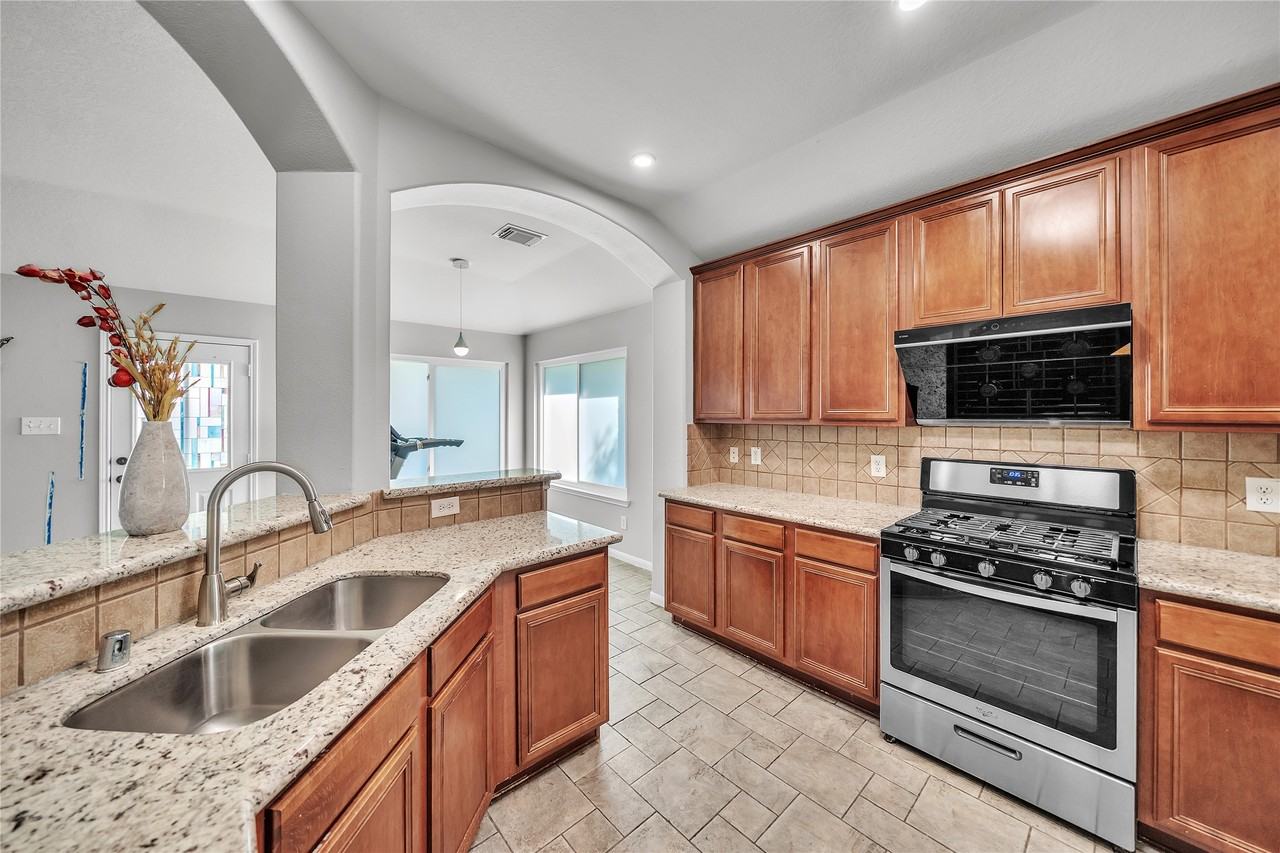 26702 Hawkstone Ct #26702 - Photo 3 of 33