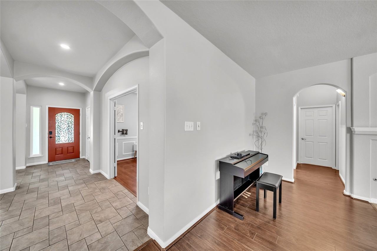 26702 Hawkstone Ct #26702 - Photo 5 of 33