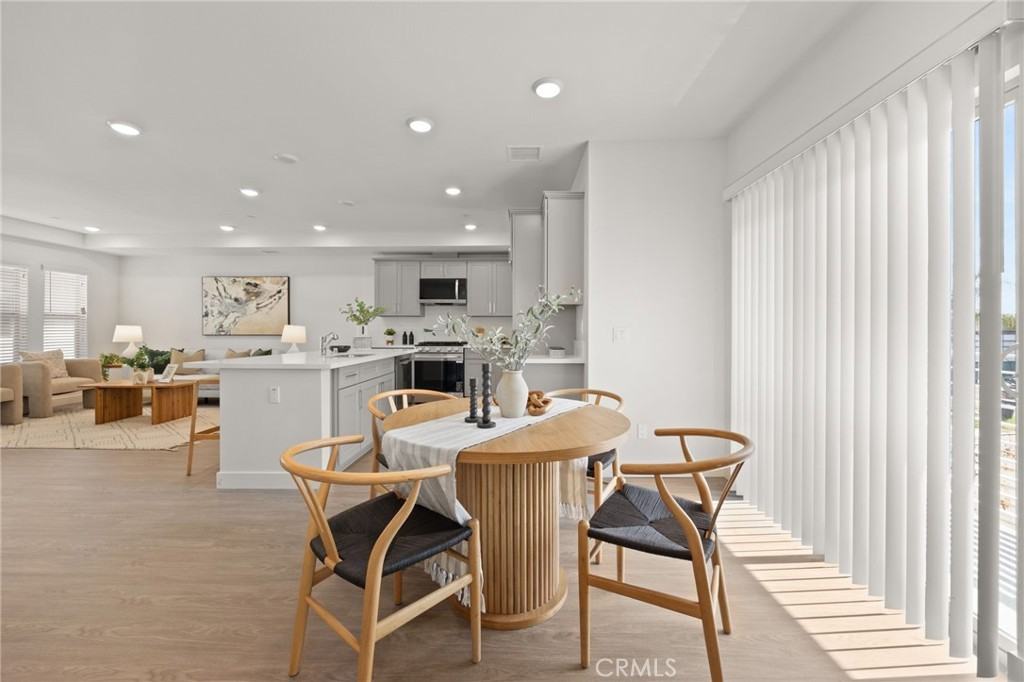 2109 N White Ave #2109A - Photo 7 of 28