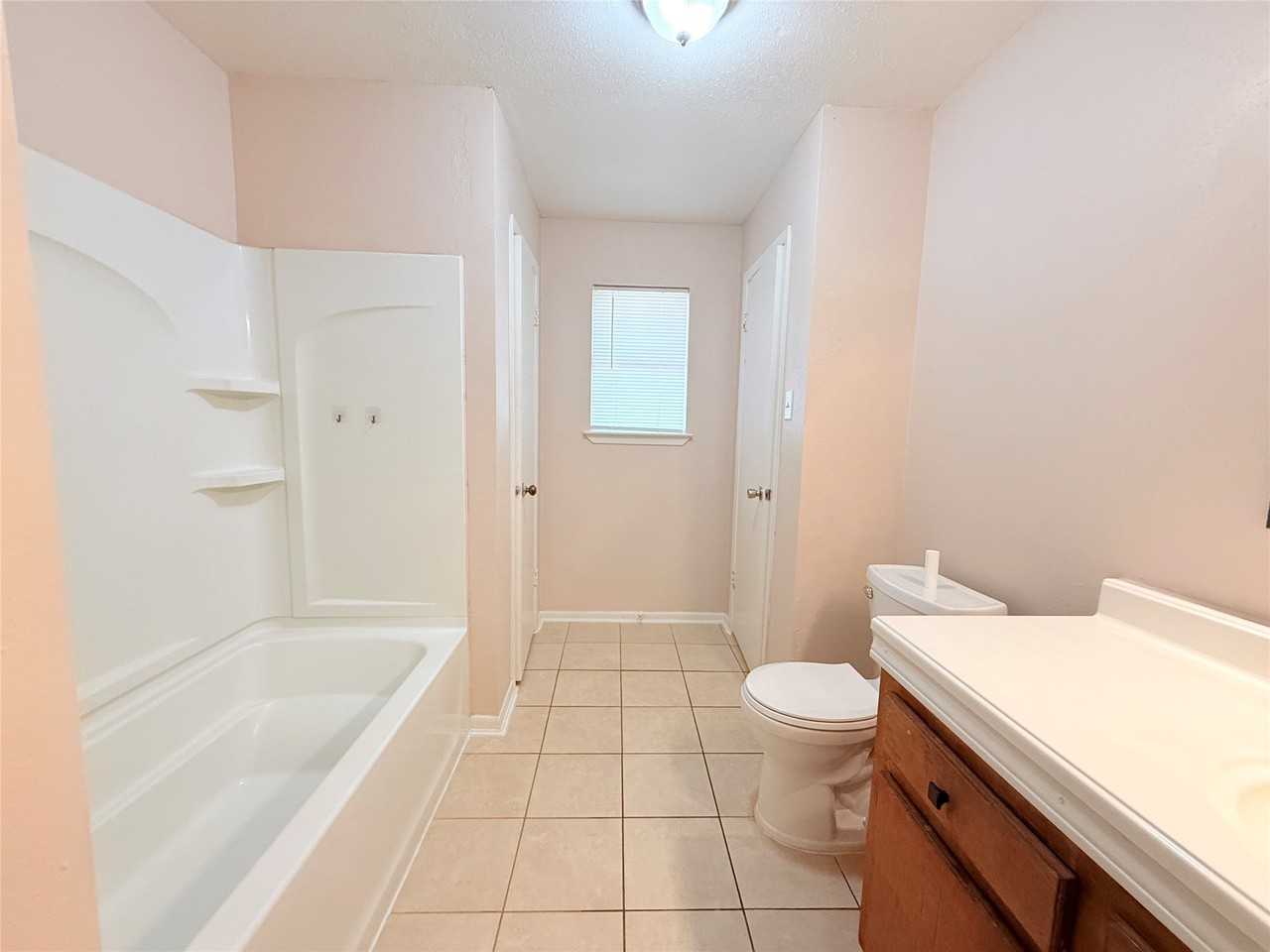 208 Laurie Ln #208 - Photo 4 of 35