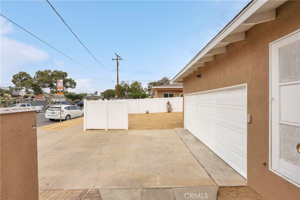 303 E Mayfair Ave #303 - Photo 5 of 25