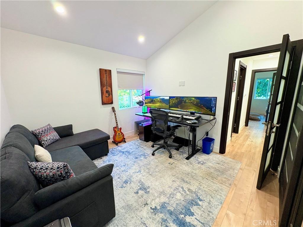 502 N Avon St #502 - Photo 3 of 26