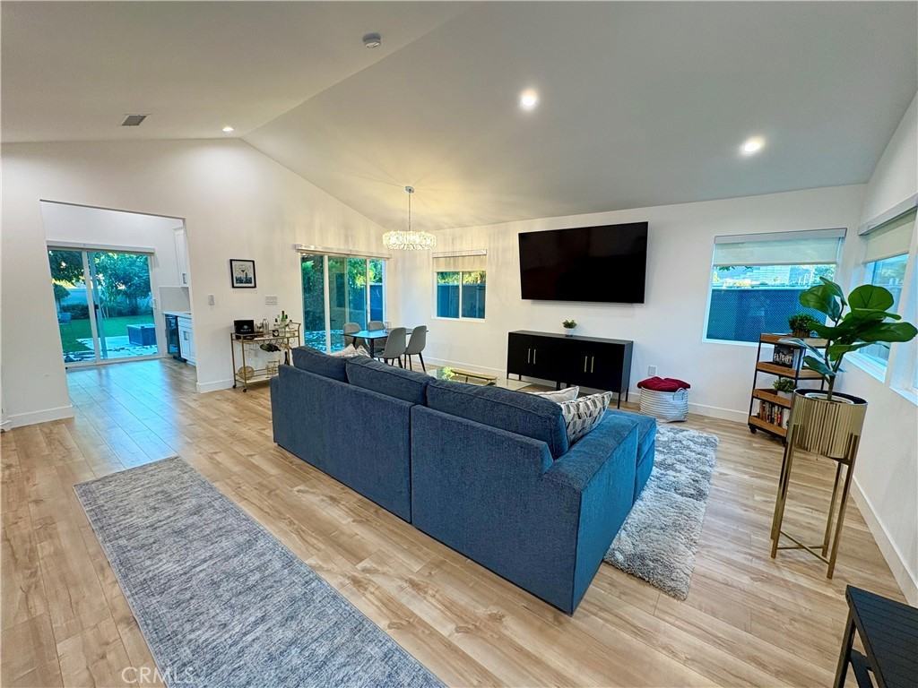 502 N Avon St #502 - Photo 7 of 26