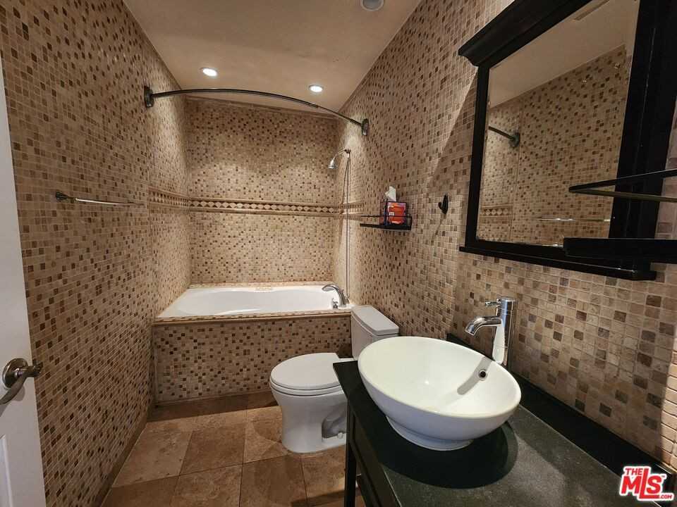 11230 Peach Grove St #11230-106 - Photo 3 of 22