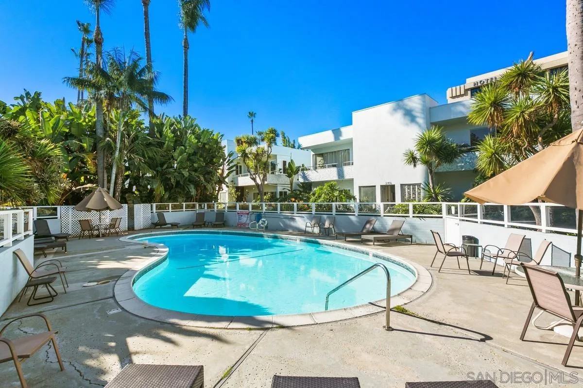 2368 Torrey Pines Rd #2368-61 - Photo 3 of 40