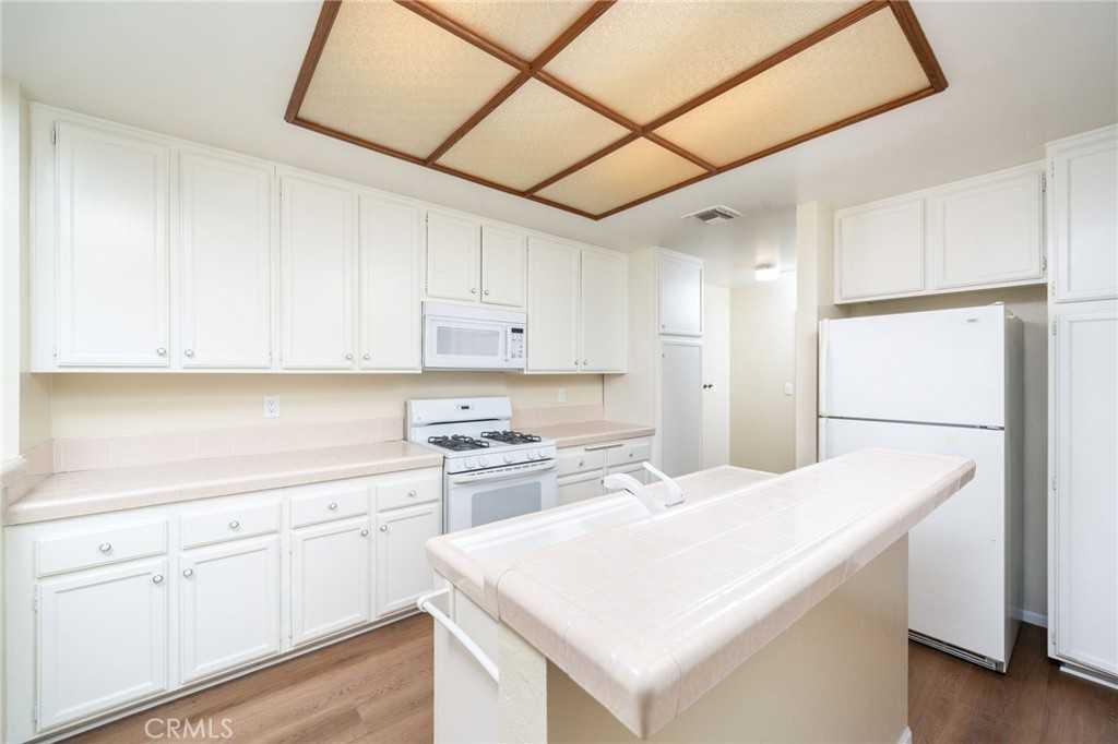 432 W Caldwell Ct #432 - Photo 3 of 29