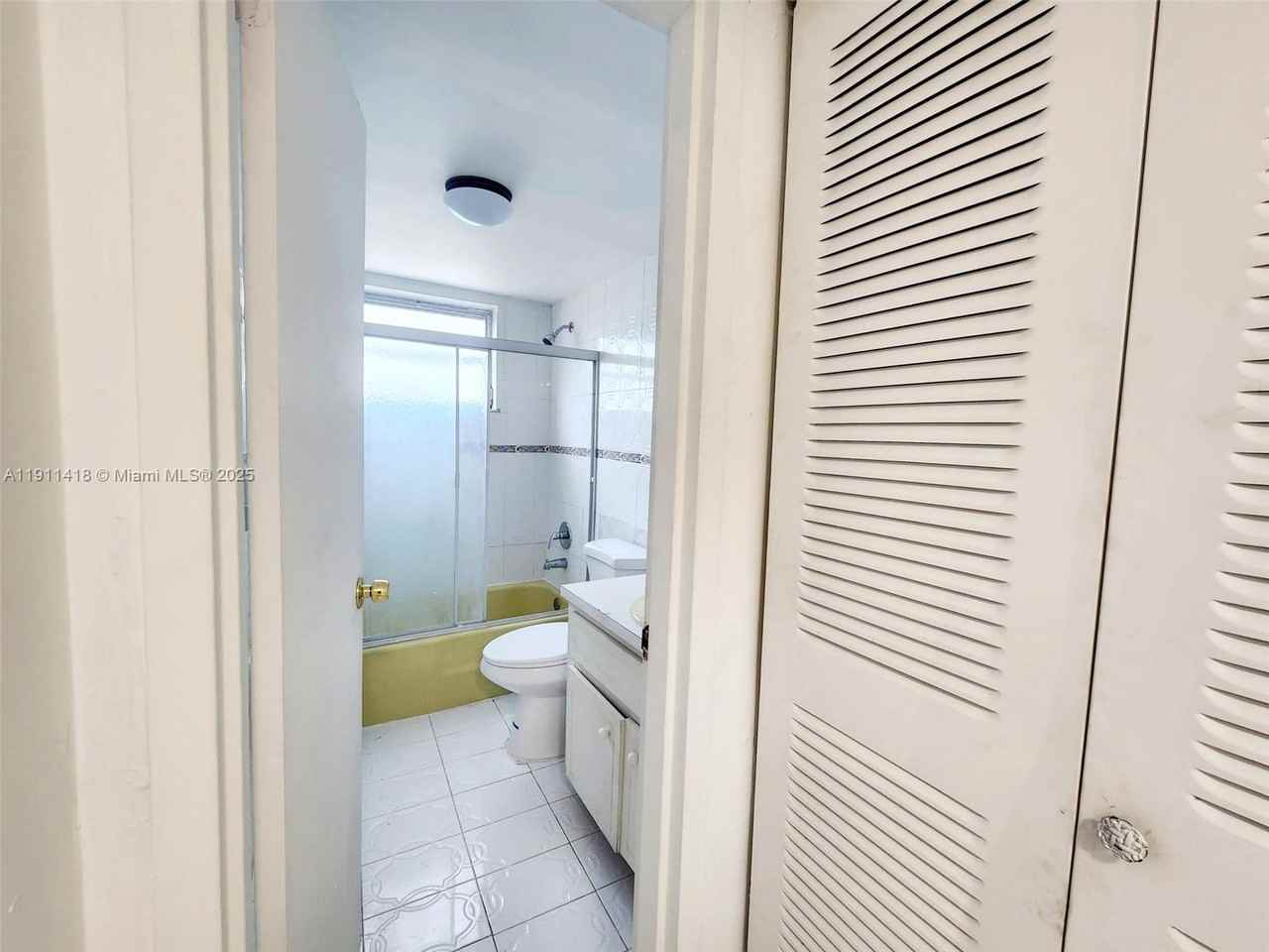 1225 Ne 124th St #122529C - Photo 6 of 15