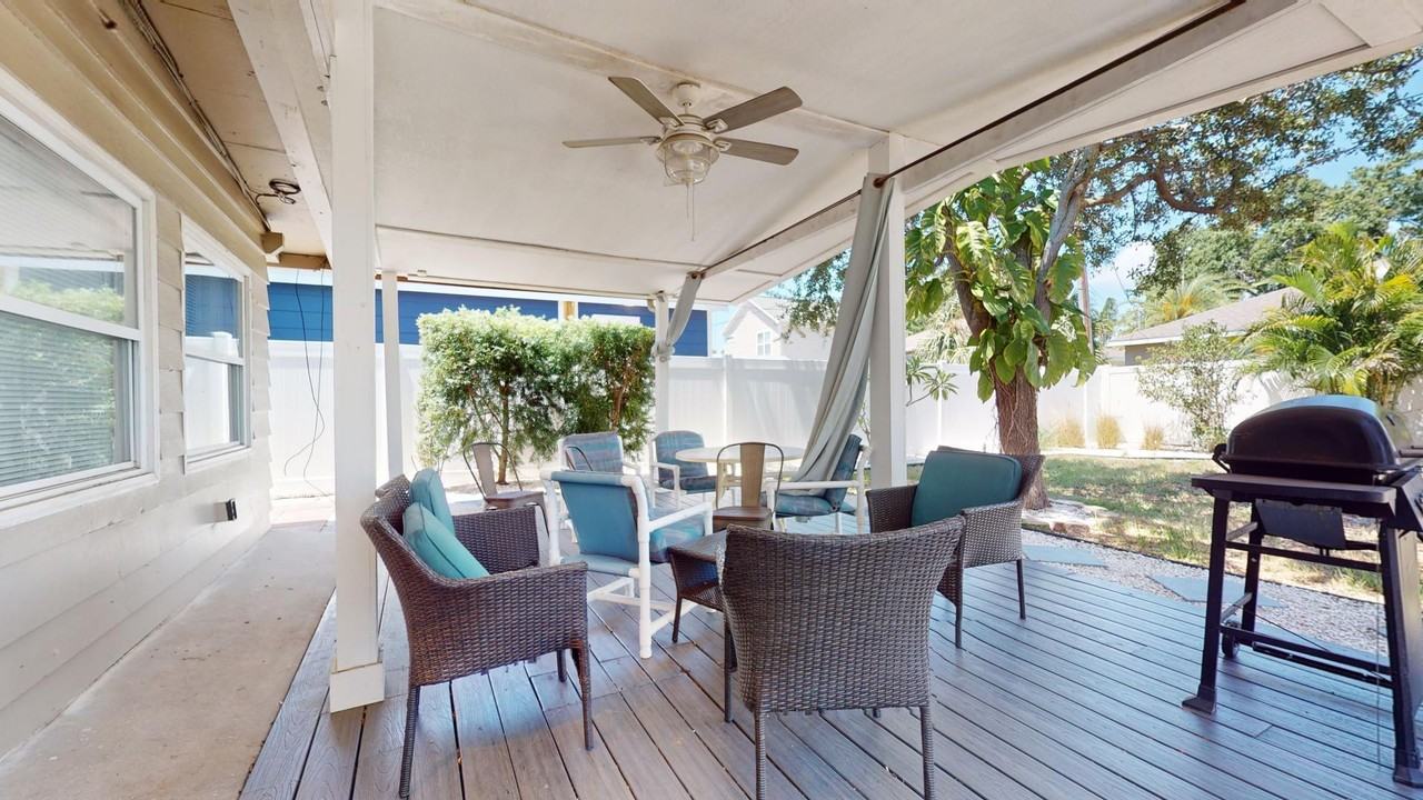 811 33rd Street Ct W - Photo 5 of 38